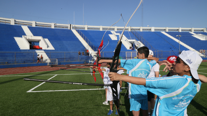 BÜYÜKÇEKMECE BELEDİYESİ YAZ SPOR OKULU AÇILDI